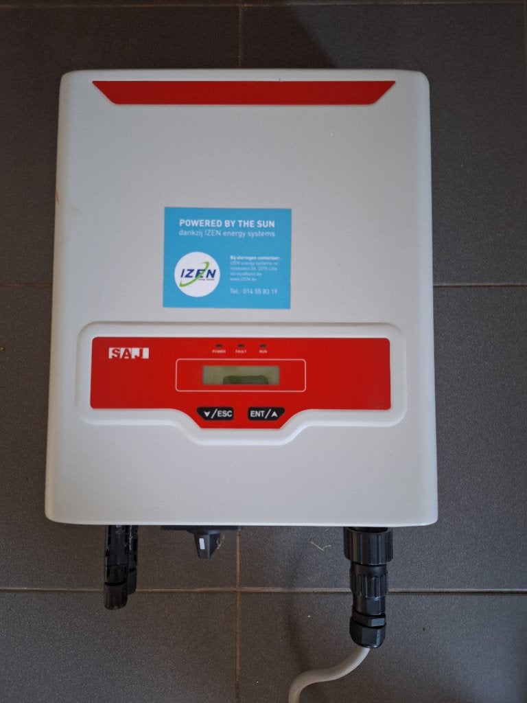 zonnenpanelen en omvormer, Bricolage & Construction, Enlèvement, Utilisé, Système complet, 200 watts-crêtes ou plus