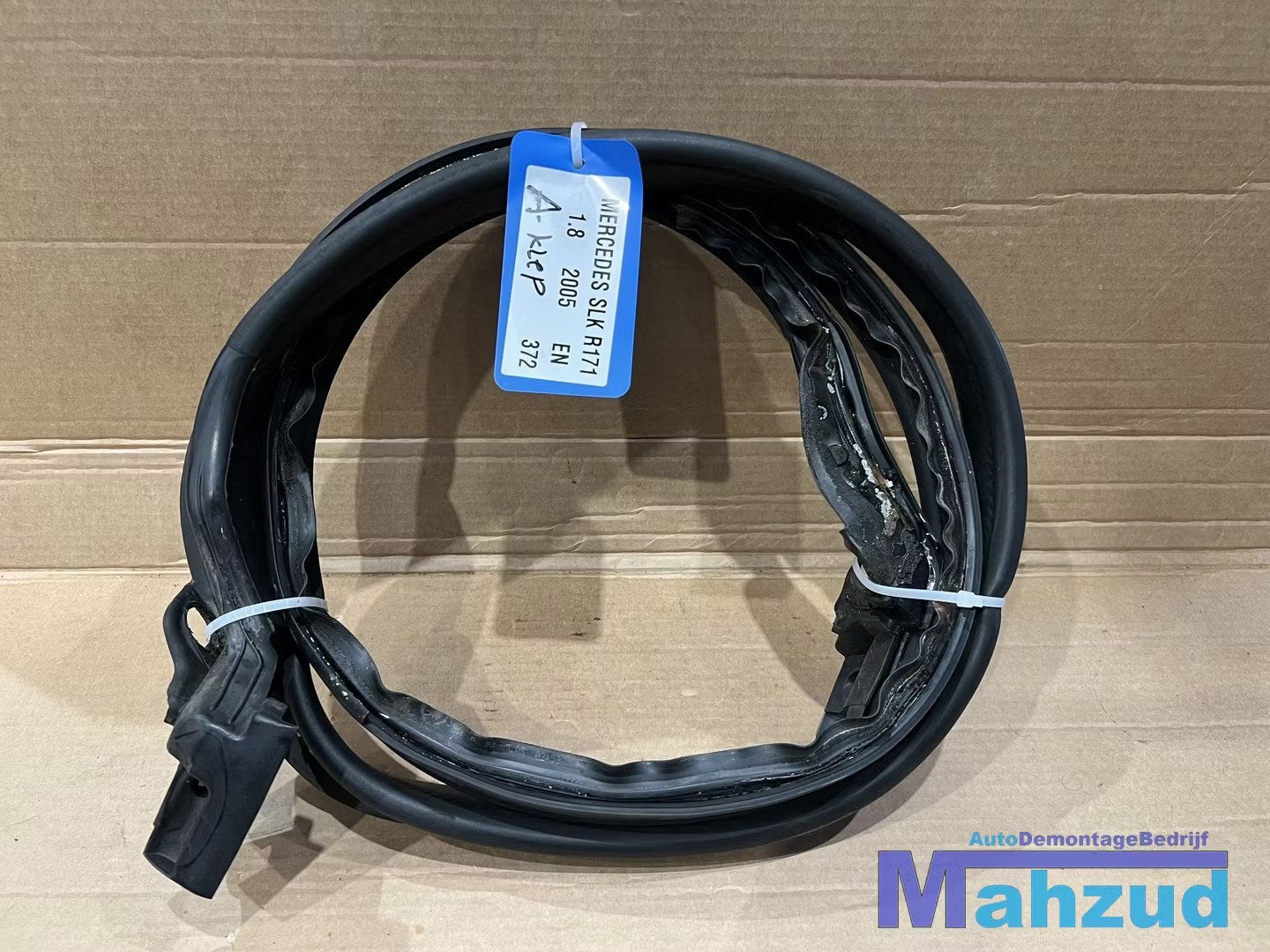 MERCEDES SLK R171 achterklep rubber 2005-2011, Gebruikt, Mercedes-Benz AG, Mercedes-Benz, Mercedesstrasse 120
70372  Stuttgart, DE