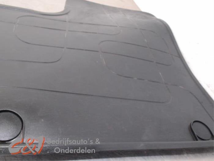Kit tapis d'un Renault Trafic, Renault, -, 3 mois de garantie, Utilisé