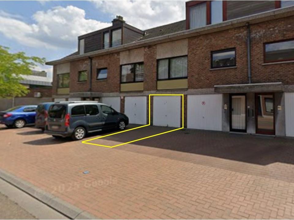TE HUUR: Garagebox met autostaanplaats in Neerpelt-Centrum, Immo, Garages en Parkeerplaatsen, Provincie Limburg
