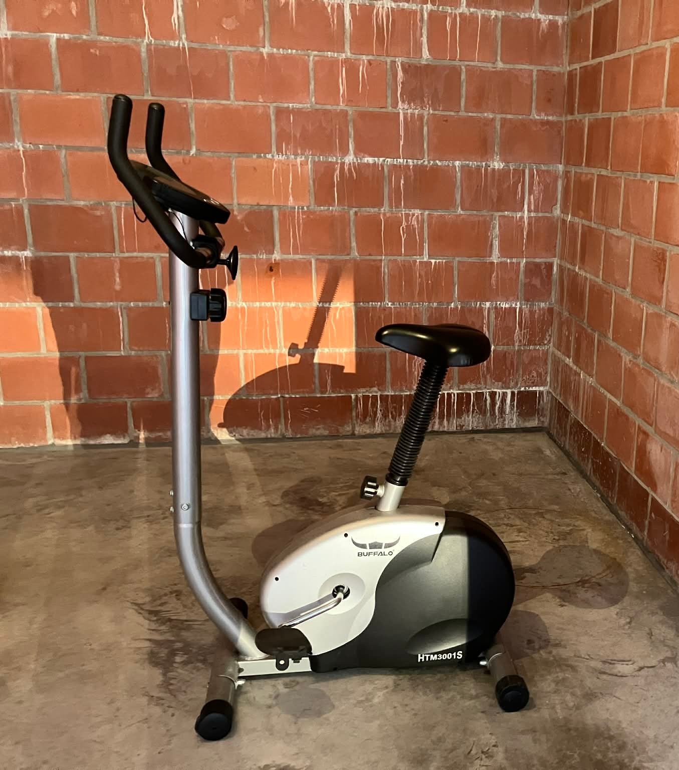 Hometrainer - Buffalo HTM3001S, Sports & Fitness, Enlèvement, Comme neuf, Vélo d'appartement
