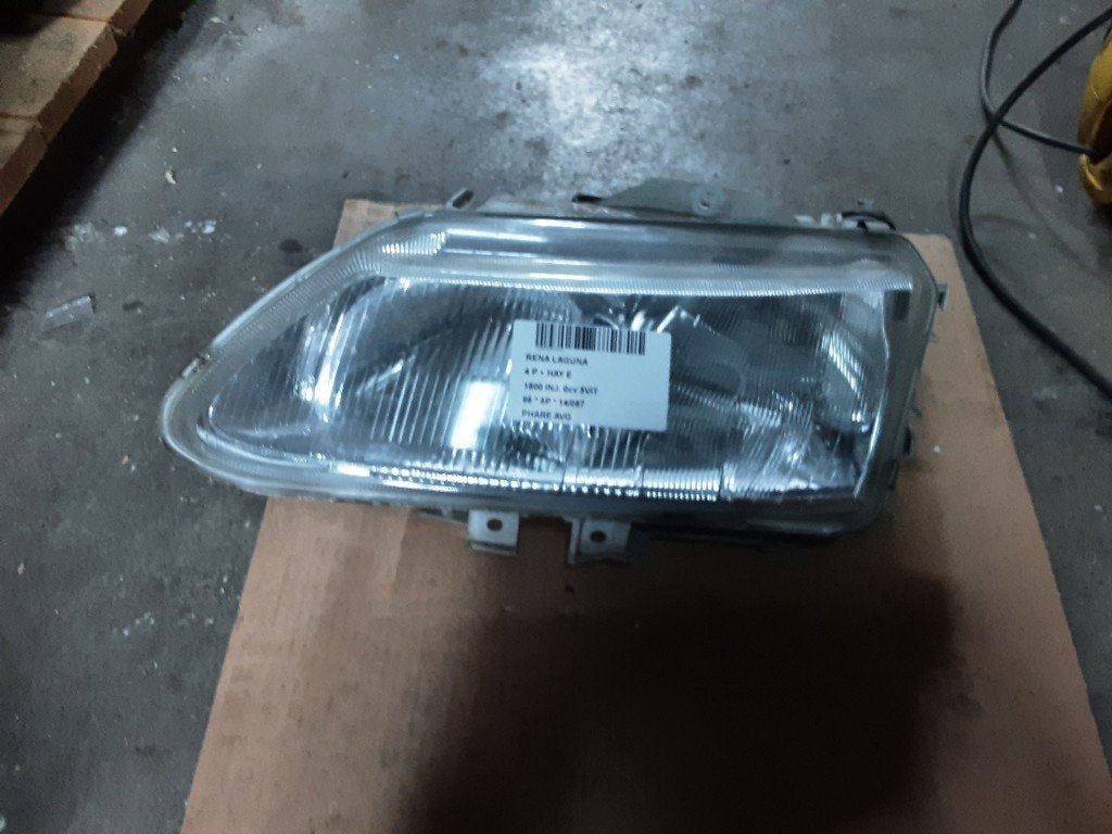 PHARE / OPTIQUE AVANT GAUCHE Laguna I (B56) (02039489), Renault, Mevr. I. Hauben, Utilisé, Rue de l'Espoir 34 34
4030  GRIVEGNÉE, BE