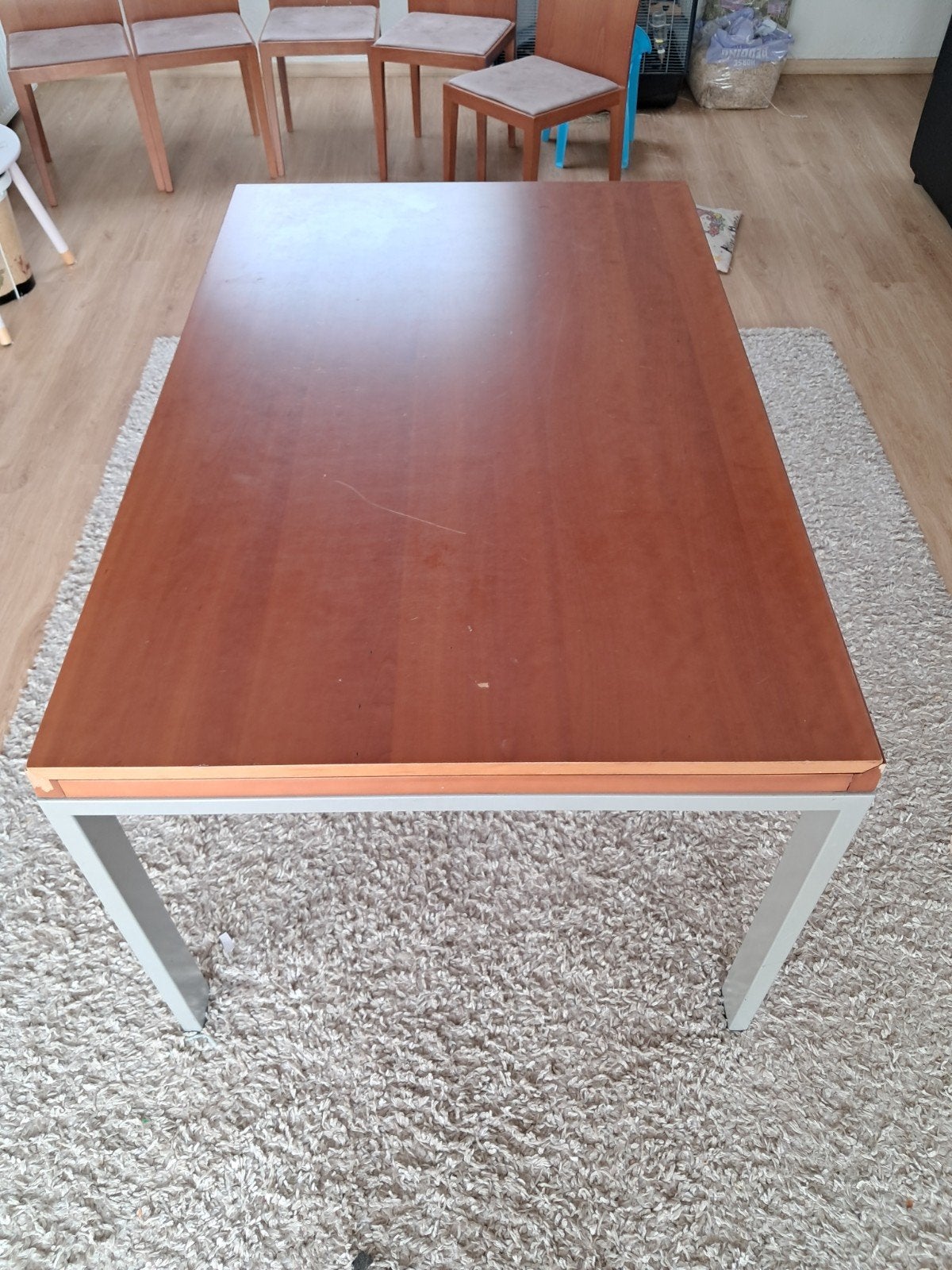 Table + chaises, Enlèvement