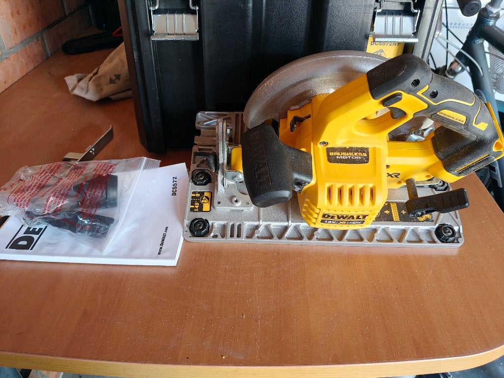 Cirkelzaag DeWALT DCS572NT-XJ 184mm, Cirkelzaag, 70 mm of meer, Ophalen of Verzenden, Zo goed als nieuw