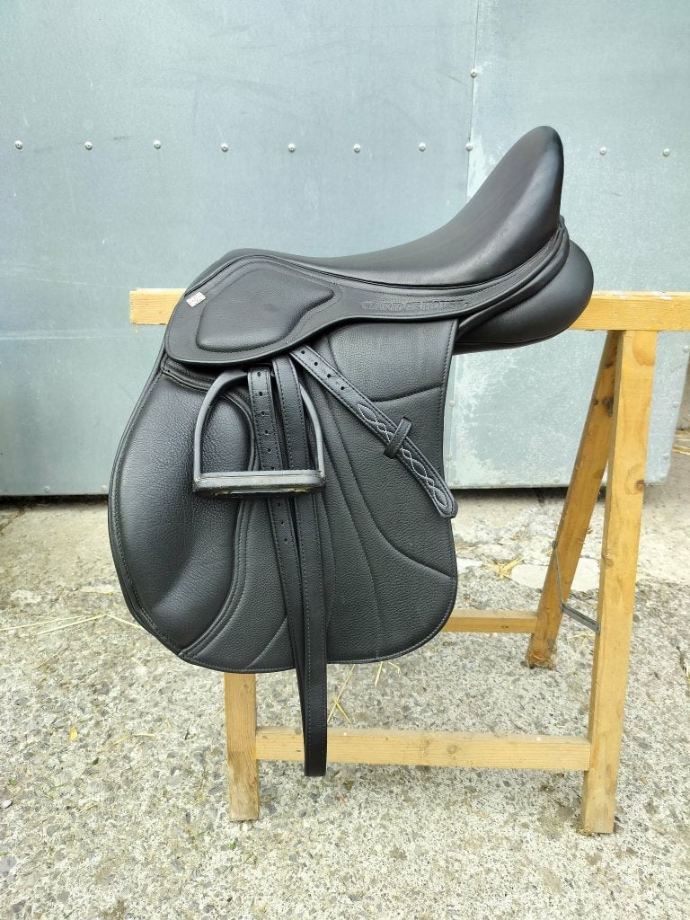 Selle mixte Claridge House, Neuf, Assise souple, Polyvalence, L (17.5 pouces)