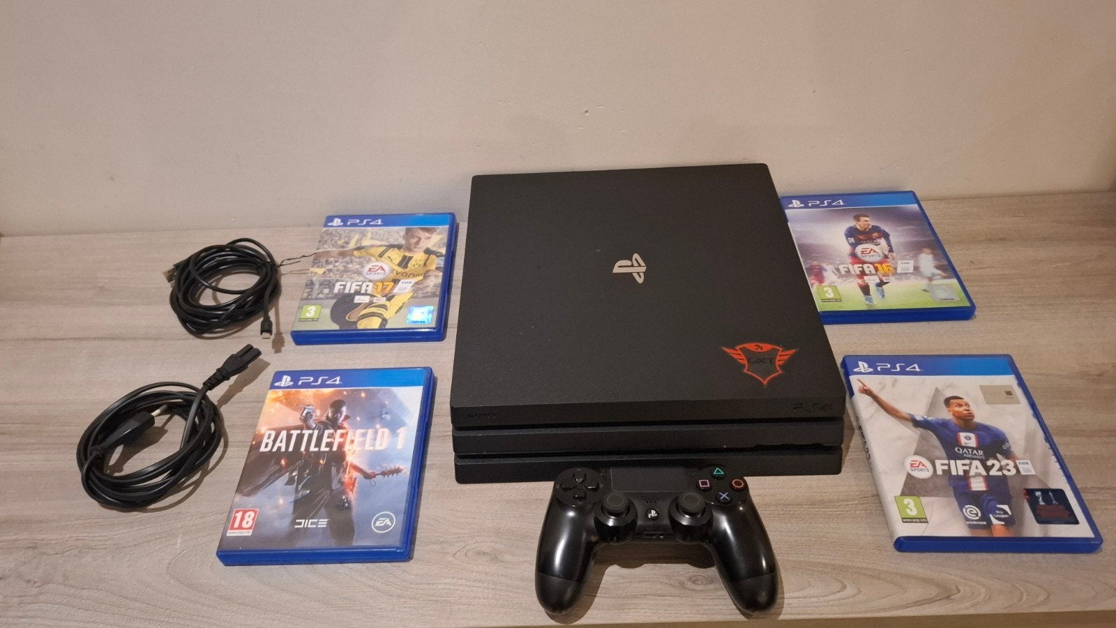 PlayStation 4 PRO in goede staat met een controller en games, Games en Spelcomputers, Spelcomputers | Sony PlayStation 4, Ophalen of Verzenden