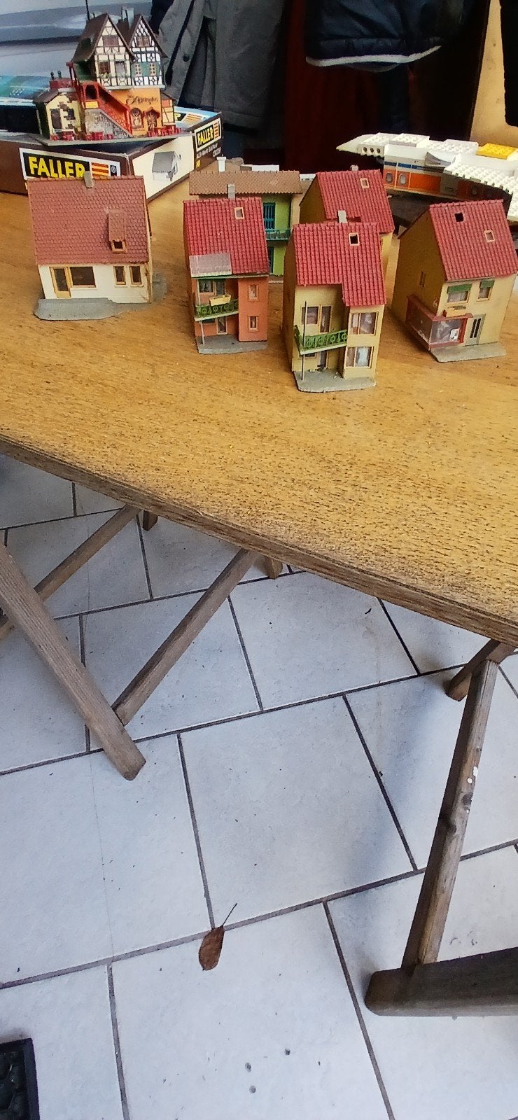 Lot de 6 bâtiments / maisons de ville HO 1/87 - FALLER, Enlèvement ou Envoi
