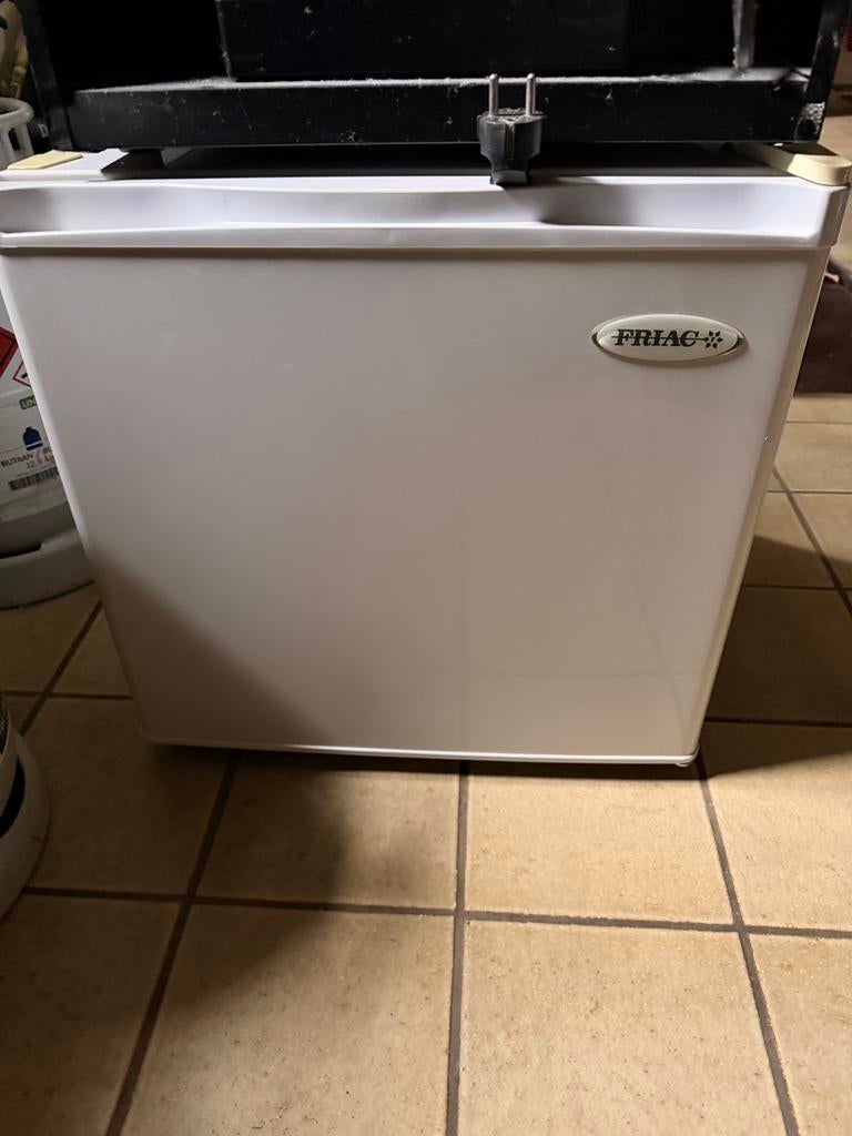 Mini frigo, Enlèvement, 45 à 60 cm, Moins de 85 cm, Sans bac à congélation