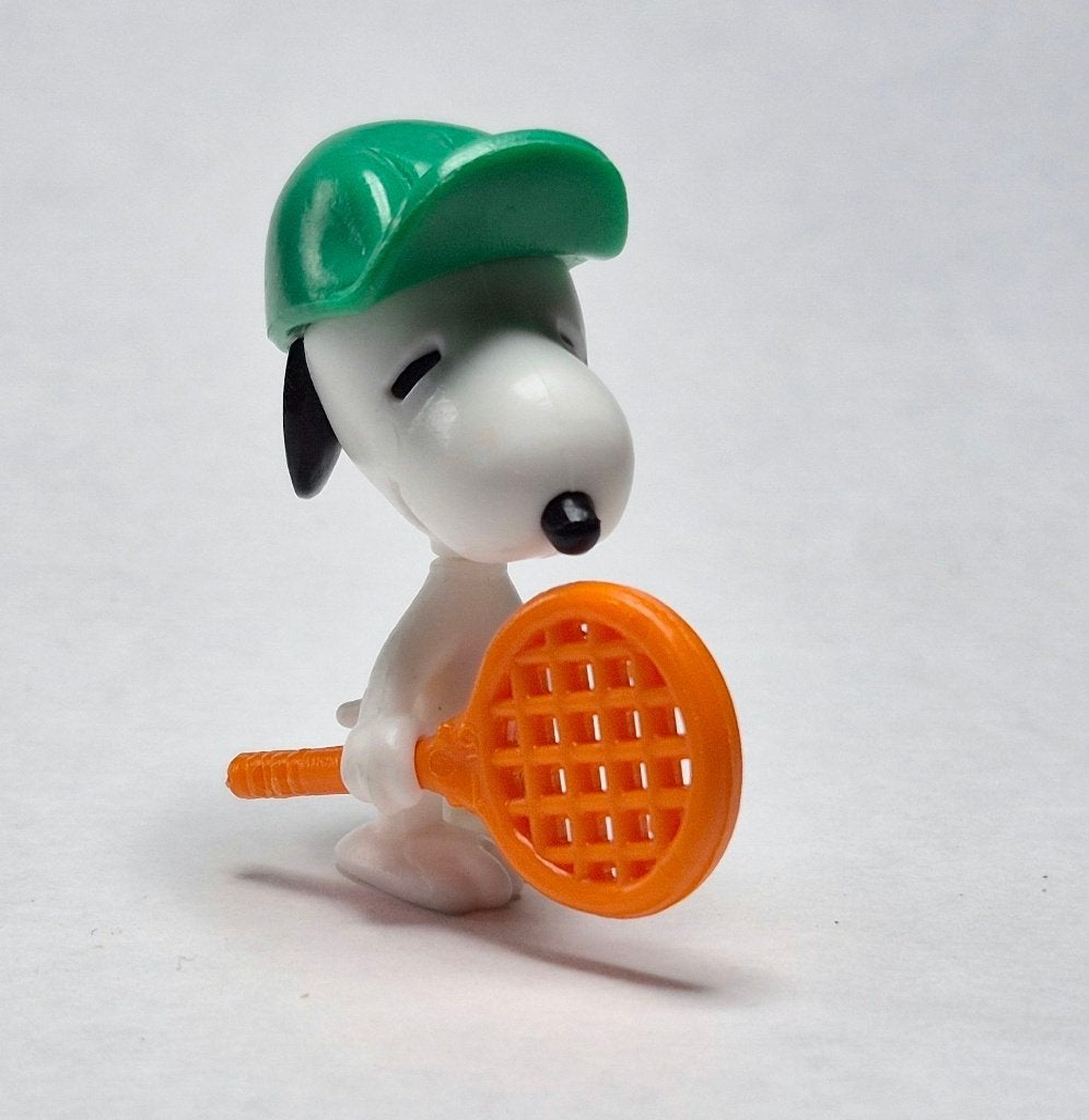Peanuts 1993 Snoopy raquette de tennis av sticker K94 N 36, Collections, Enlèvement ou Envoi, Utilisé, Figurines