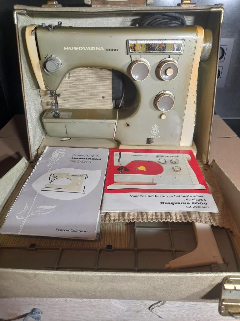 Vintage naaimachine type 2000 Husqvarna, Ophalen