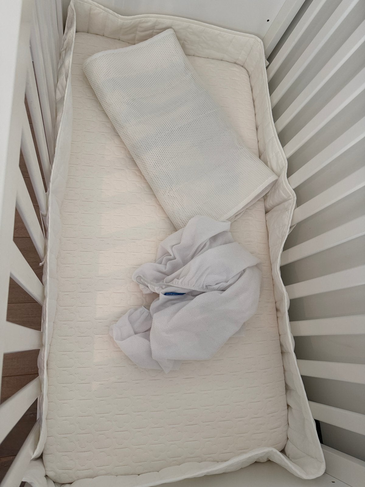 Aerosleep matras + topper + hoeslaken 60x120cm, Kinderen en Baby's, Ophalen, Zo goed als nieuw, Aerosleep, Wit