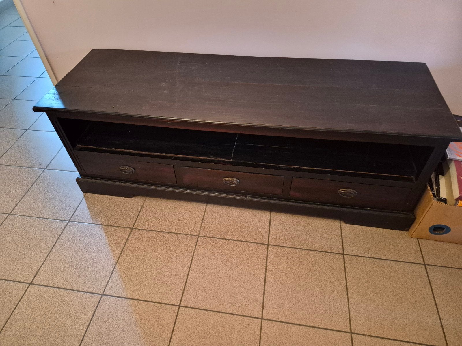 massieve tv-kast, Ophalen