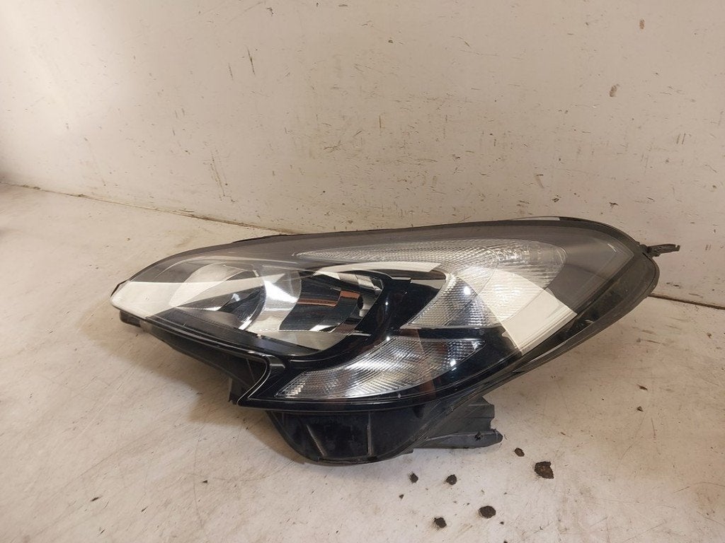 PHARE / OPTIQUE AVANT GAUCHE Corsa E (|39108222|13381335|), Opel, Utilisé, Rixbecker Straße 75
59552  Lippstadt, DE, Info@forvia.com
