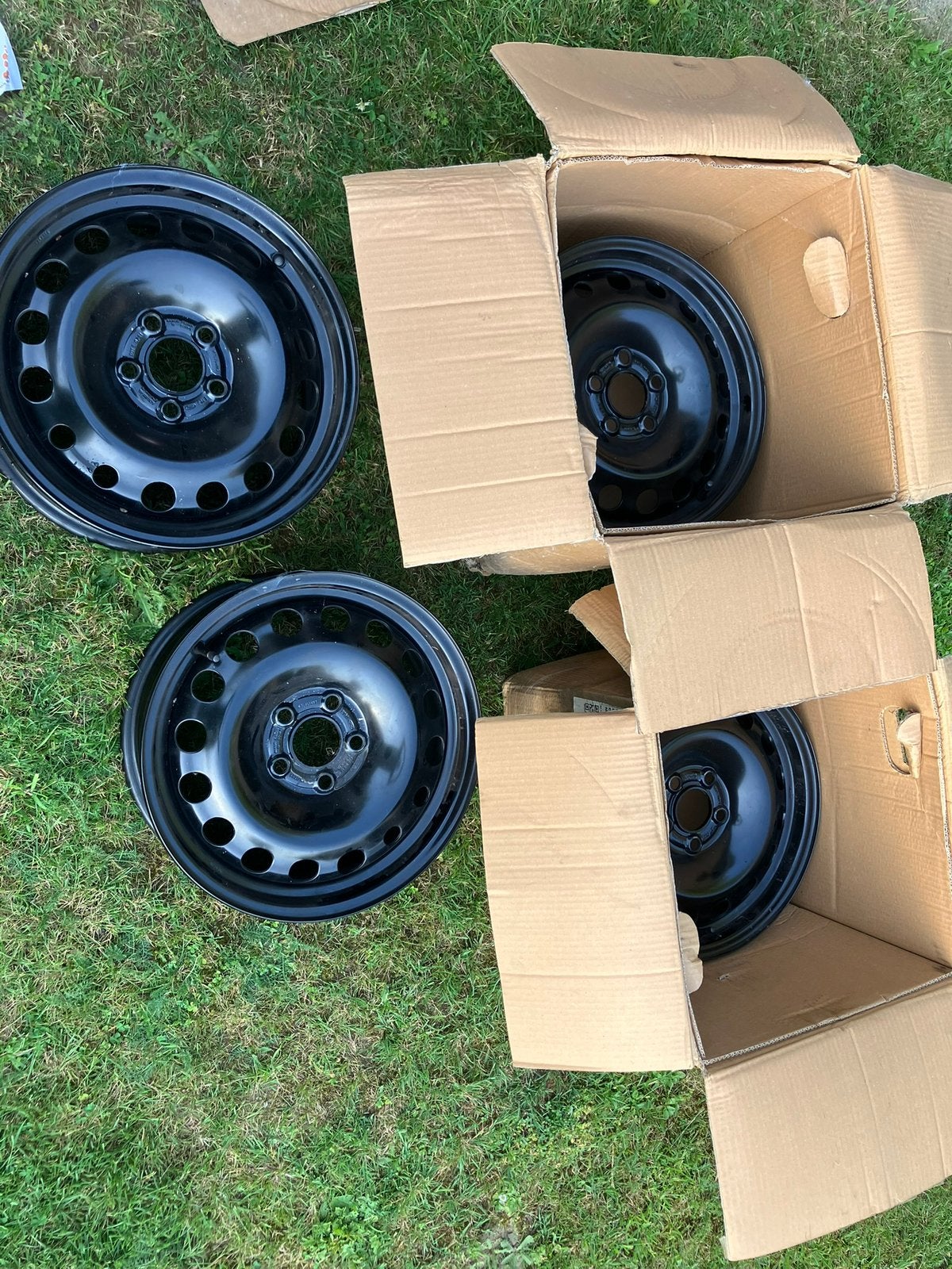 4 velgen 4 wieldeksels ford transit  Connect nieuw, Ophalen, Velg(en)