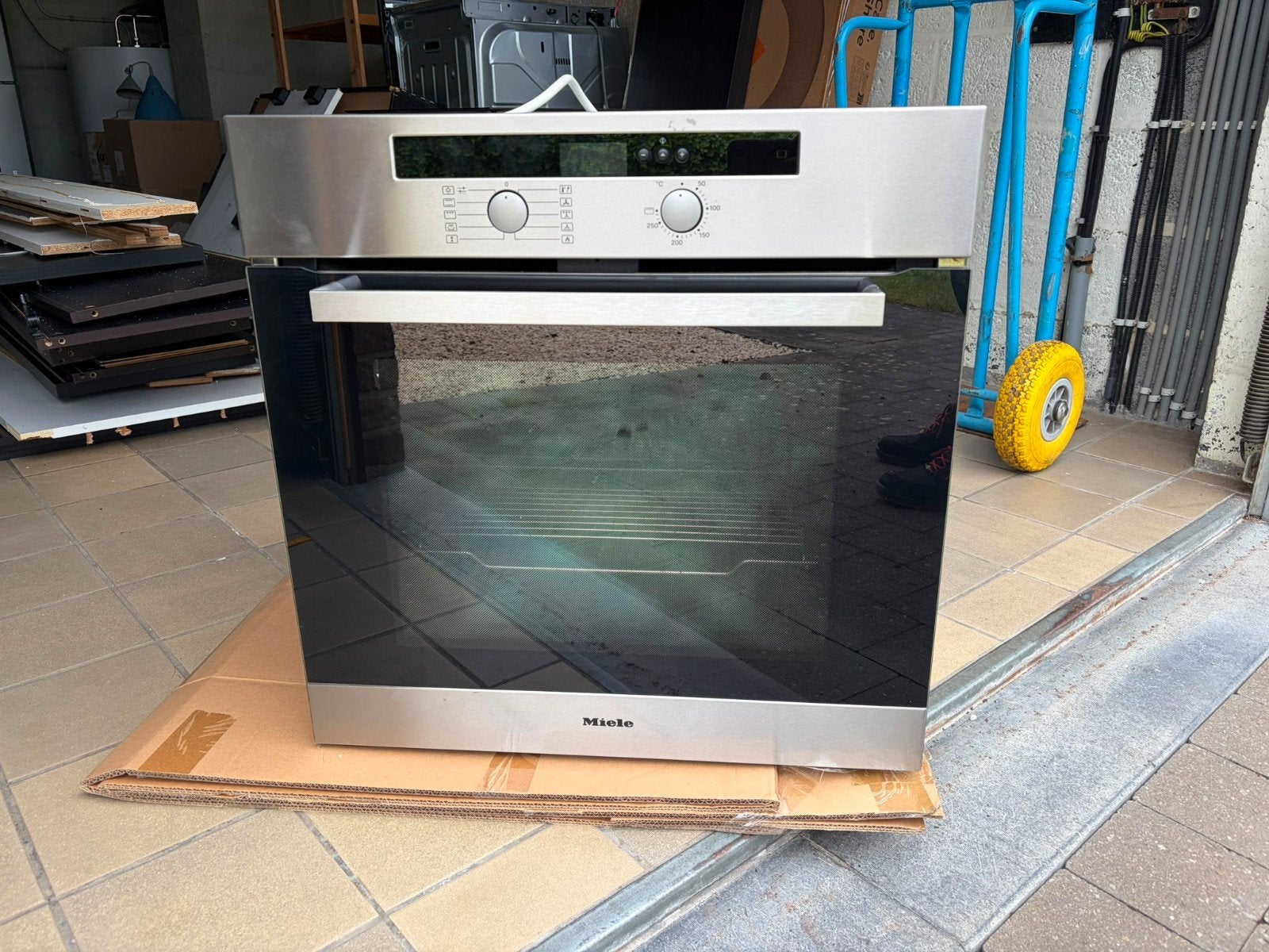 Oven - Miele - boven/onderwarmte - hete lucht - grill, Elektronische apparatuur, Ophalen, Oven
