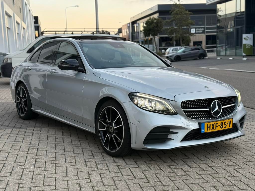 Mercedes-Benz C180 AMG Facelift|Night Pakket|Pano|360, Auto's, Automaat, Euro 6, Zwart, Leder