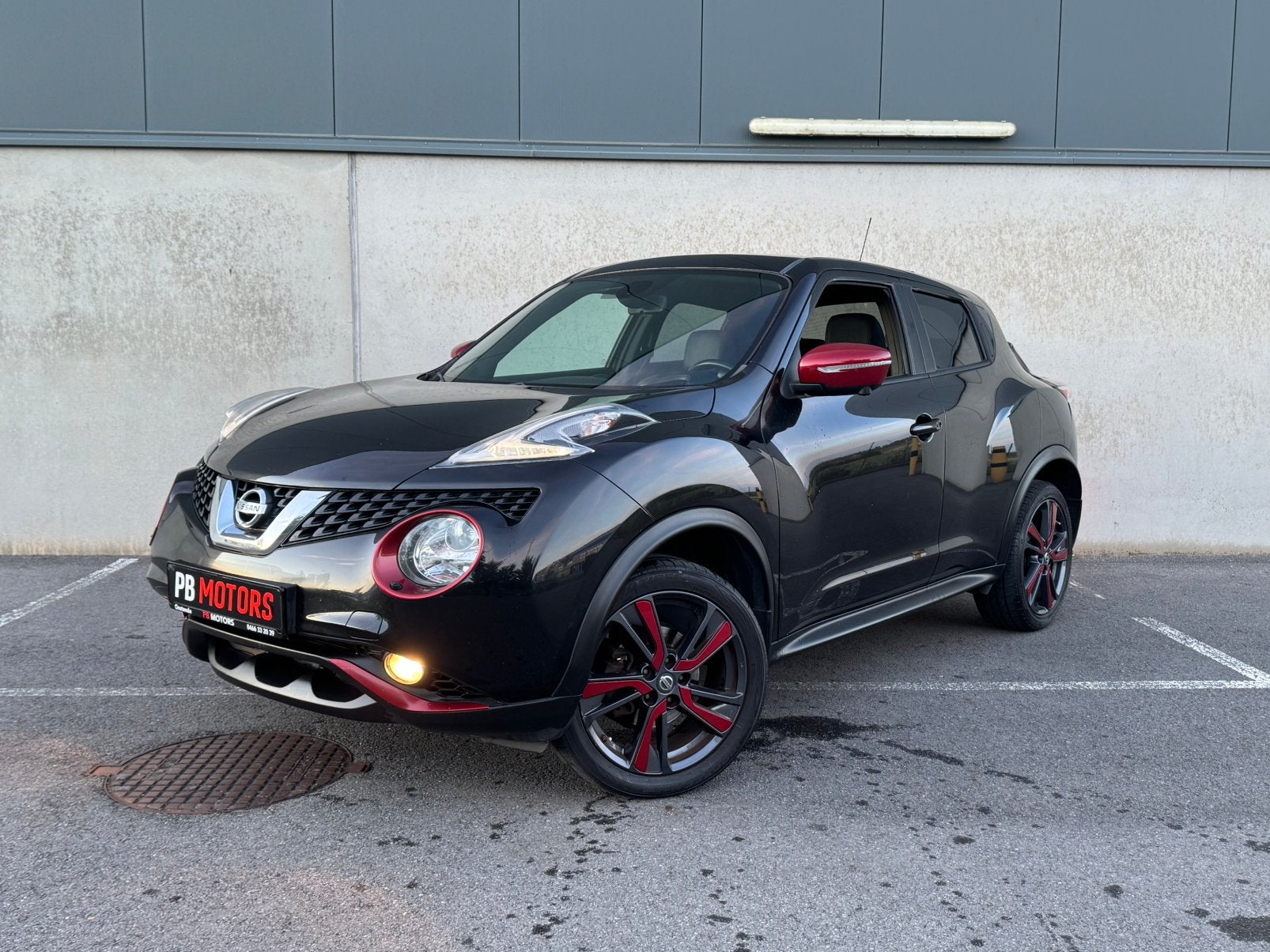 nissan juke - 2015 - AUTOMAAT - 103.000 km - PANO - benzine, Auto's, Automaat, Euro 6, 1600 cc, Zwart