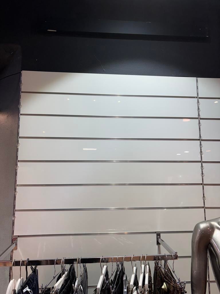 gelakte wandpanelen met rails (type lamellenwand), Ophalen, Zo goed als nieuw, Overige kleuren