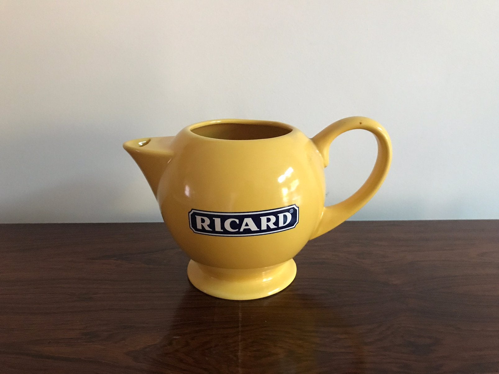 Ricard grote gele ronde bilvormige kan kruik waterkan, Enlèvement ou Envoi, Comme neuf