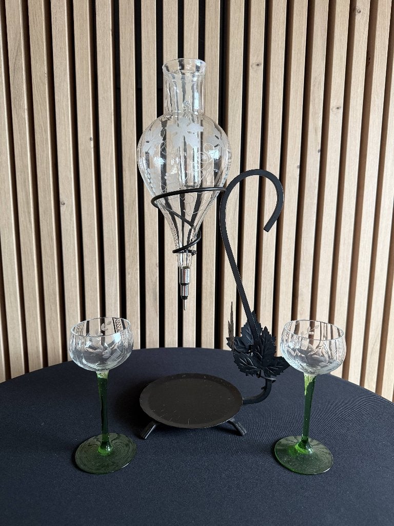 Vintage / antieke wijnschenker met twee bijpassende glazen, Ophalen, Gebruikt