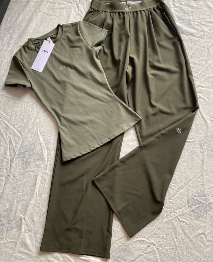Alo Yoga vrouwen setje, Kleding | Heren, Ophalen of Verzenden, Nieuw, Overige maten, Fitness