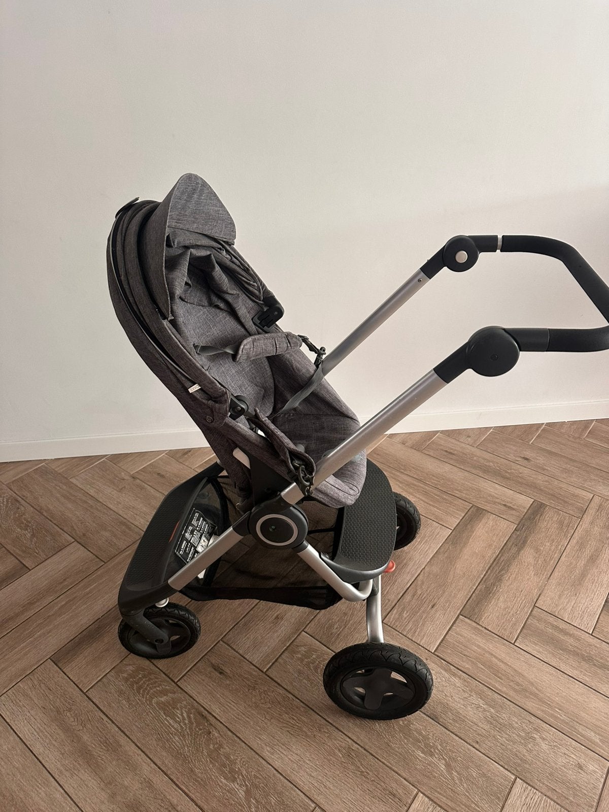 BUGGY STOKE SCOOT V1 zeer goede staat!, Kinderen en Baby's, Ophalen, Zo goed als nieuw, Regenhoes