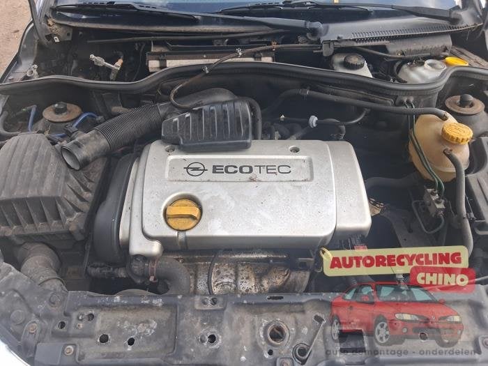 Motor van een Opel Corsa, Gebruikt, -, -, Opel