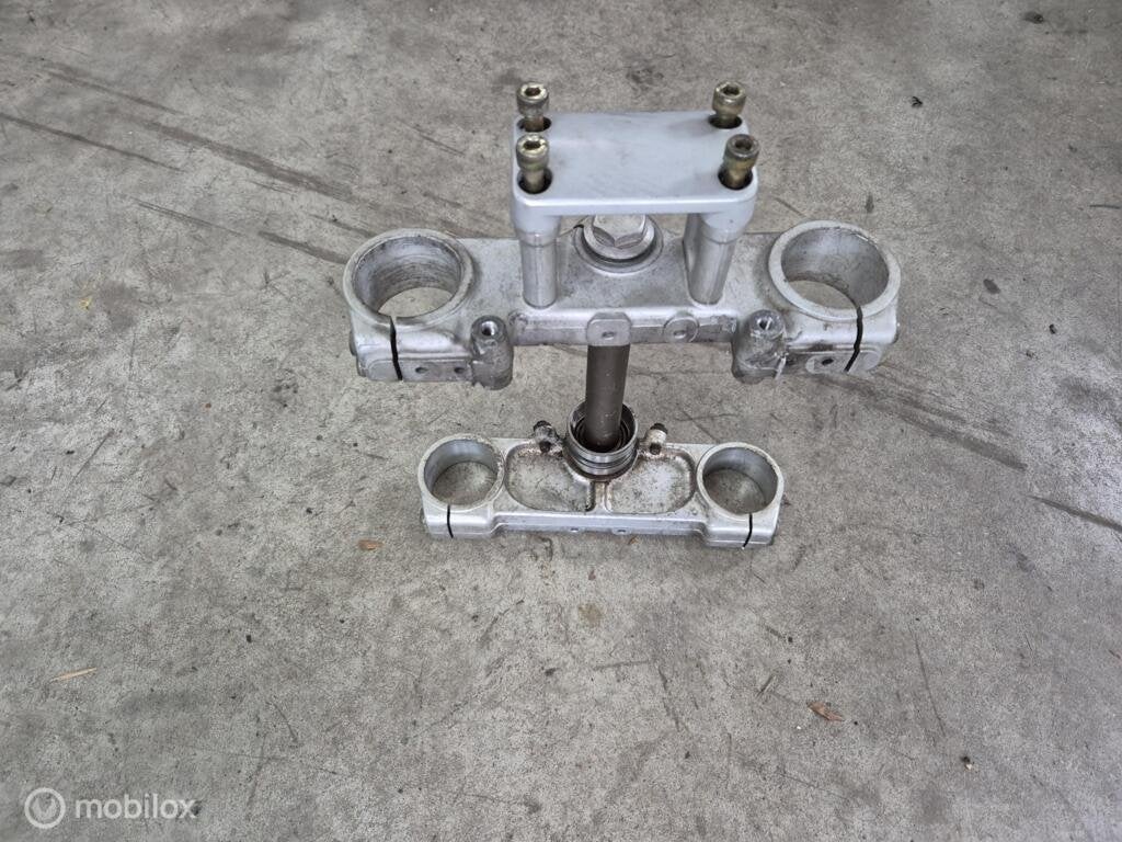 Voorvorkkroonplaat kroonplaten Monster 600 750 900 risers, Gebruikt, Factorystore.service@ducati.com, Ophalen of Verzenden, Via Antonio Cavalieri Ducati, 74/5, 74/6, 40132 Bologna BO