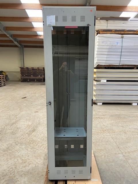 5 PATCHKASTEN DIVERS MODEL 2M HOOG, Ophalen, Gebruikt