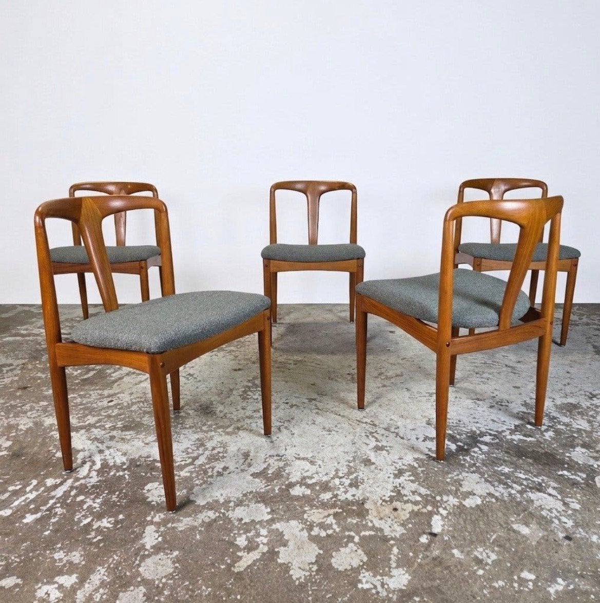 Prix fixe, chaises danoises, Juliane, de Johannes Andersen, Enlèvement