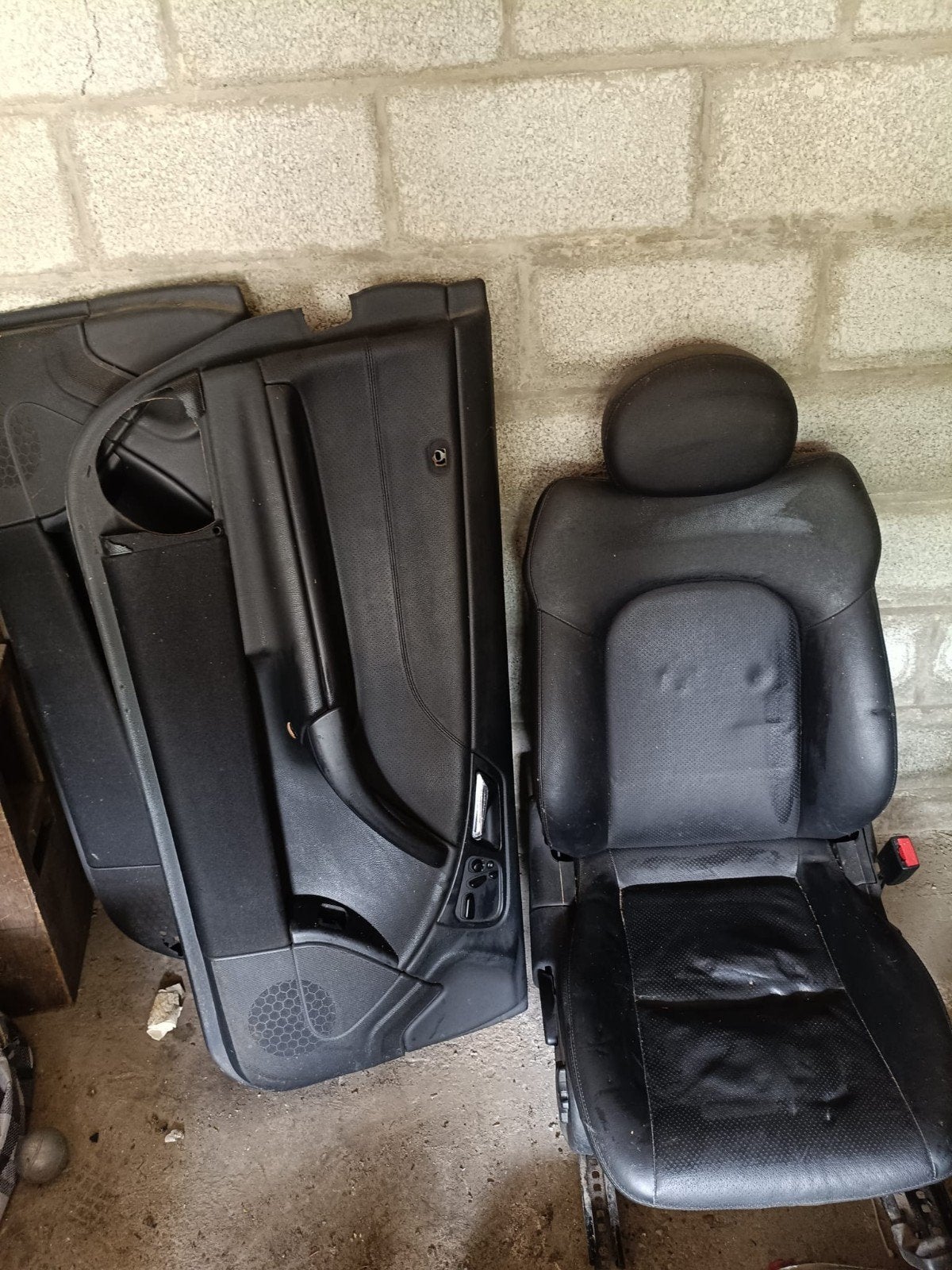 URGENT lot sièges cuir et intérieur Mercedes C200 compact, Autos : Pièces & Accessoires, Enlèvement ou Envoi
