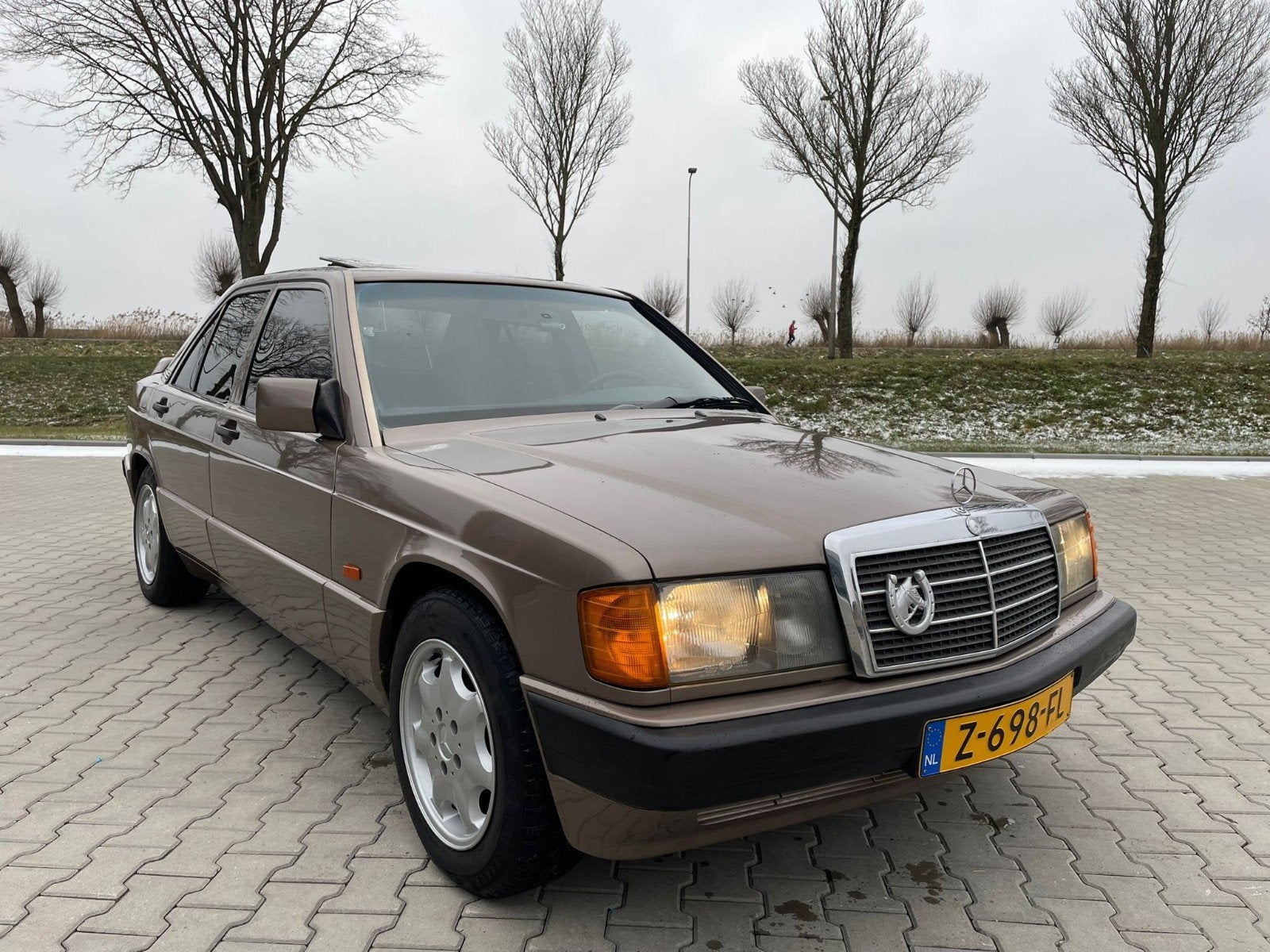 Mercedes 190D / 2.5 Diesel / 5 Bak / Nieuw APK/ BJ 1990!, Auto's, Stof, Bruin, Bruin, Te koop