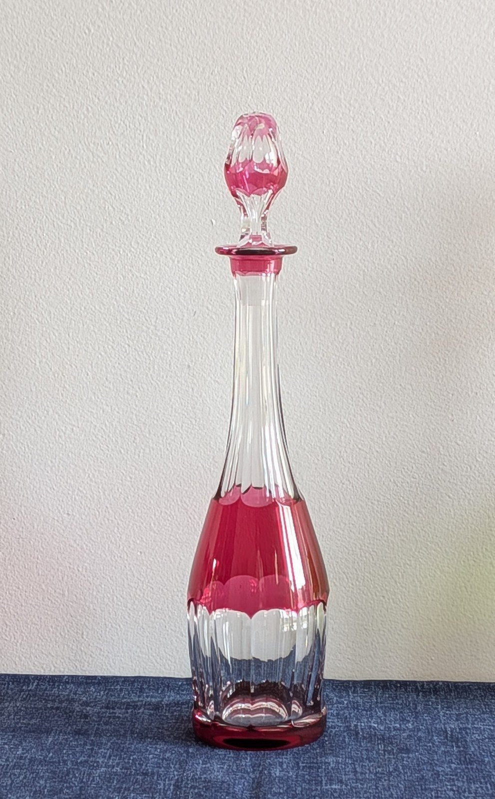 Carafe à liqueur rose Val Saint Lambert, Antiquités & Art, Enlèvement ou Envoi