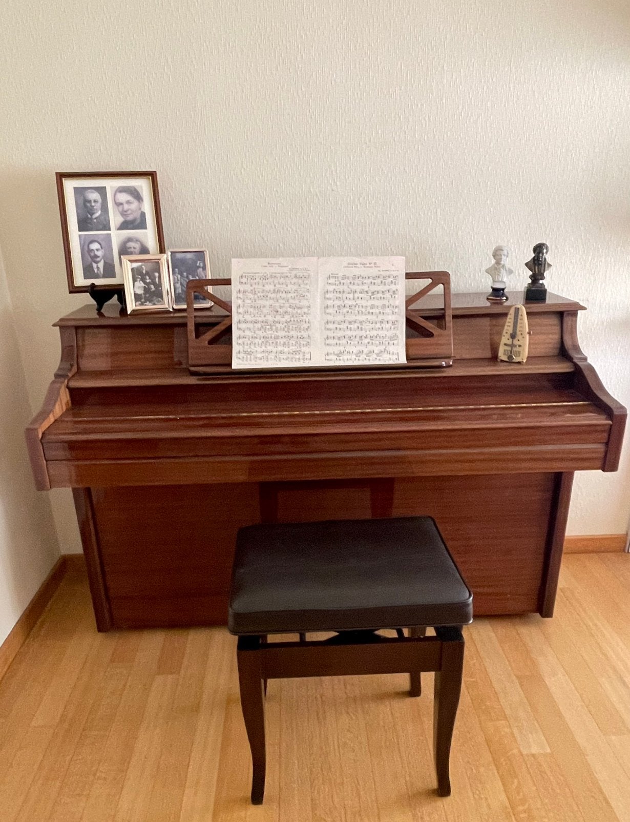 Knight Piano K15 notenhout – Tijdloze Klasse & Volle Klank, Ophalen, Bruin, Zo goed als nieuw, Piano
