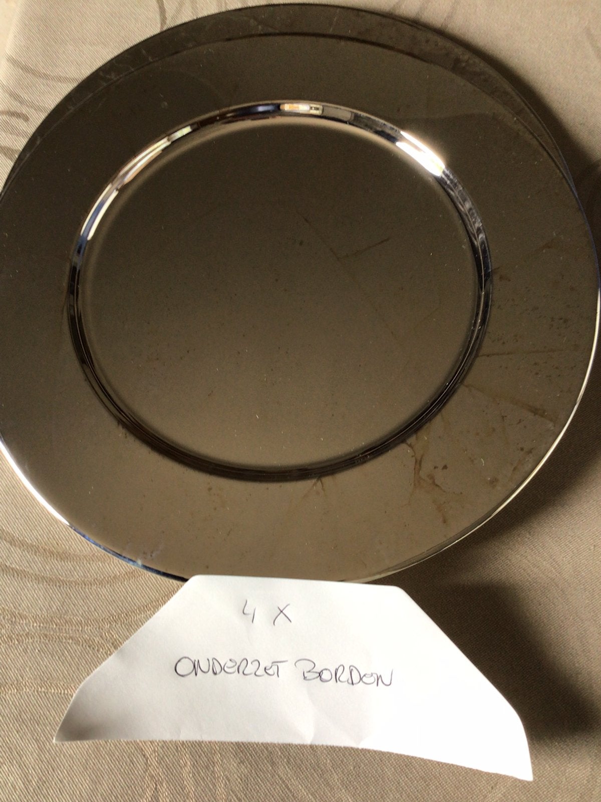 Lot de 4 sous-assiettes en métal argenté, Enlèvement, Comme neuf, Assiettes(s)