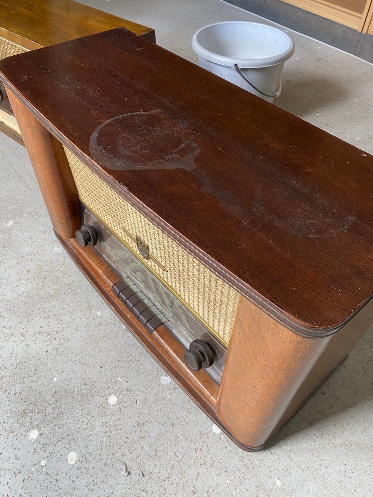 Radio Philips vintage, Enlèvement