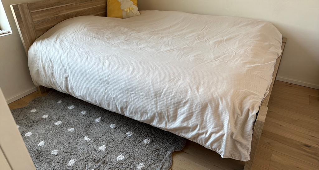 Tweepersoonsbed - Bed 140 cm + matras, Huis en Inrichting, Slaapkamer | Bedden, Ophalen, Beige, 140 cm