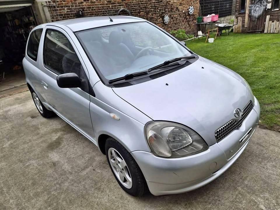 Toyota yaris 1300 vvti Boîte automatique, Autos, Argent ou Gris, Achat, Carnet d'entretien, 1300 cm³
