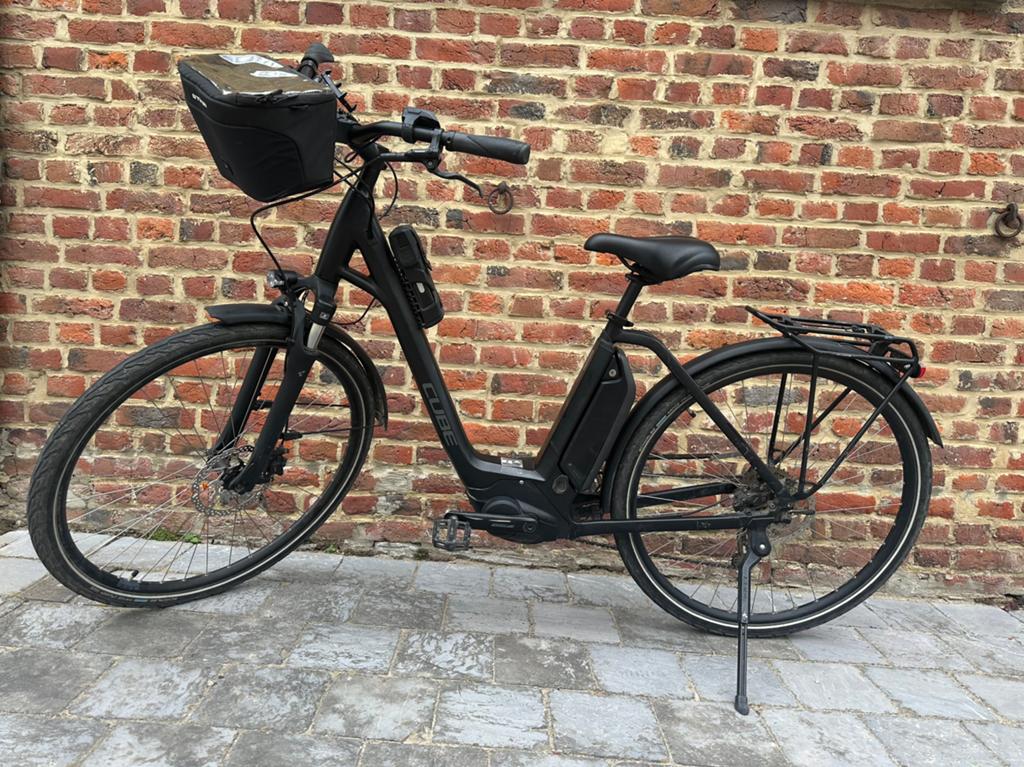 Vélo électrique Cube Bosch - 2.900km - full équipé, Vélos & Vélomoteurs, Vélos électriques, Utilisé, Cube, 47 à 51 cm, 50 km par batterie ou plus