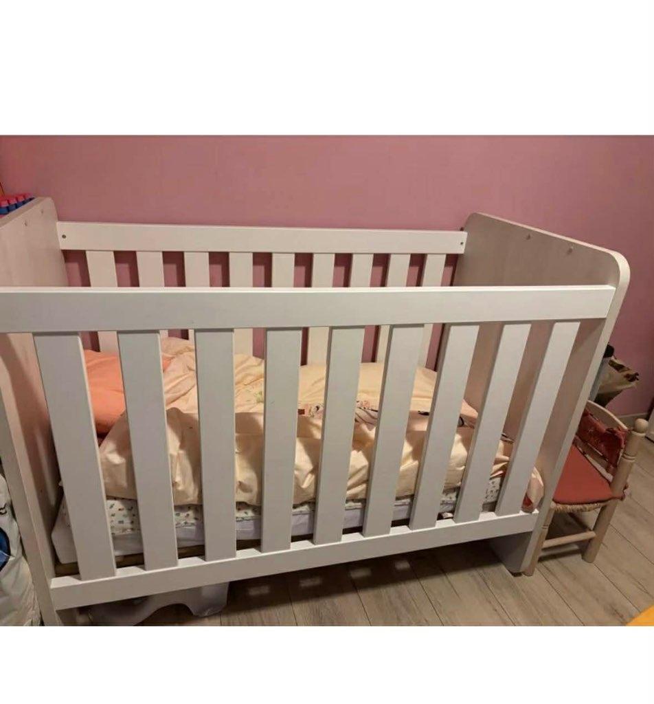 Chambre : lit bébé + garde robe bébé, Kinderen en Baby's, Kinderkamer | Bedden, Zo goed als nieuw, Minder dan 140 cm, 85 tot 100 cm