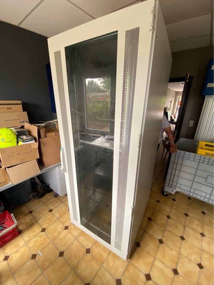 armoire serveurs rittal 42U, Enlèvement ou Envoi, Utilisé, Perforé, Perforé