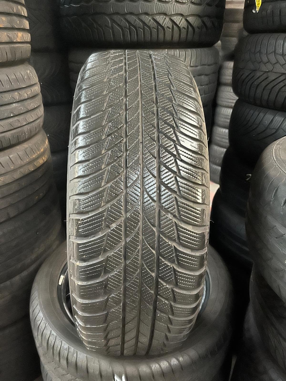22560r18 225 60 r18 225/60/18 BRIDGESTONE Hiver avec montag, Autos : Pièces & Accessoires, Enlèvement ou Envoi