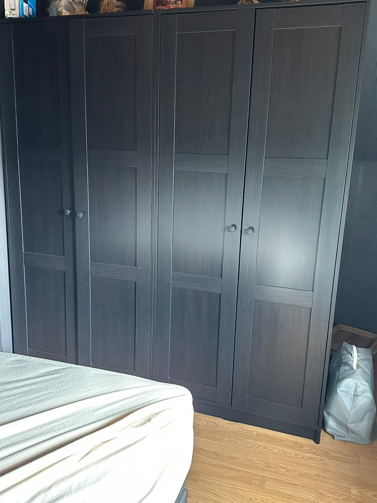 Zwarte houten kleerkast, Huis en Inrichting, Ophalen, Zo goed als nieuw, Met deur(en)