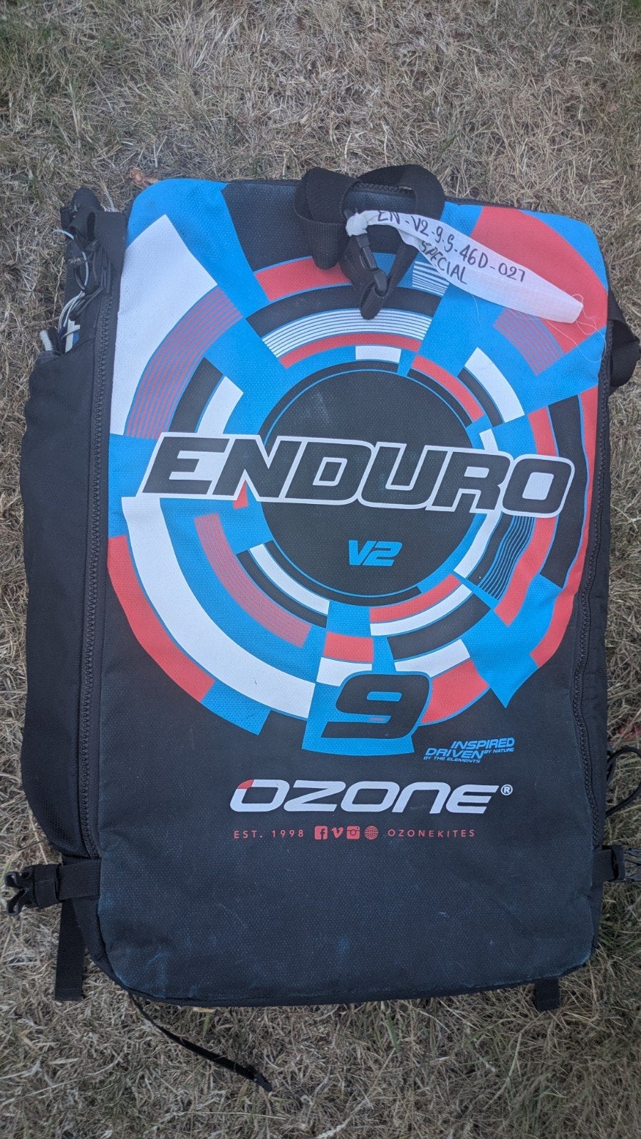 Ozone 9M2 Enduro V2 SPECIAL '21 + bar, Watersport en Boten, Kitesurfen, Gebruikt, Kitesurf-set, 9 m², Geen board