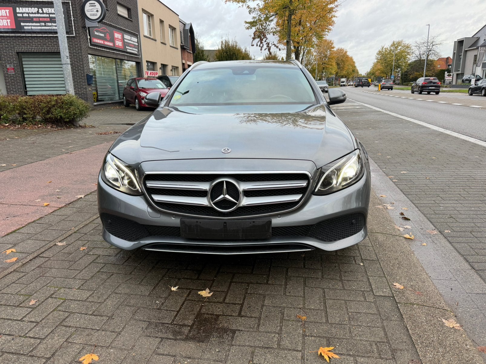 Mercedes E220 Avangarde Automaat 2018 155.000km, Auto's, Dealer onderhouden, 143 kW, 4 cilinders, Leder en Stof