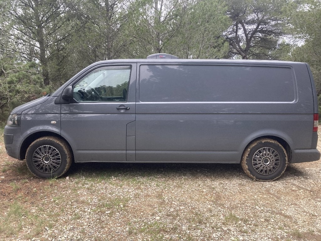 VW T5 2013 | 2.0 TDI | 62 kW | 223.000 km | Manueel, Auto's, Zwart, 62 kW, Radio, Particulier