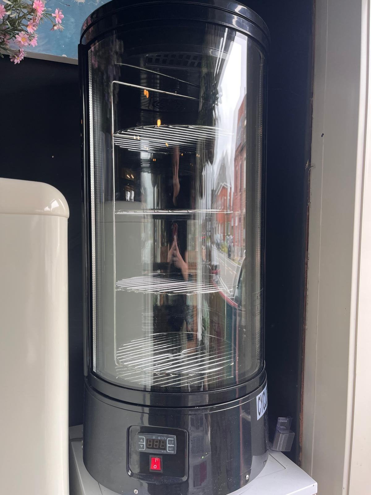 Draaiende lichtgevende koelcel, Ophalen