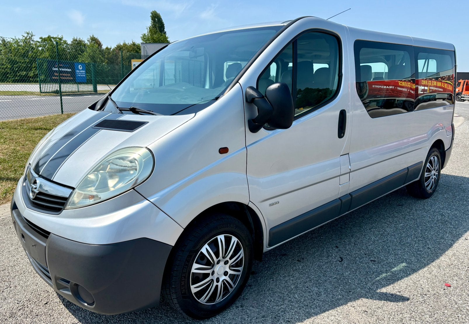 Opel vivaro 2.0 cdti 115cv clim 9 places 338000km, Autos, Vivaro, Boîte manuelle, 5 portes, Diesel