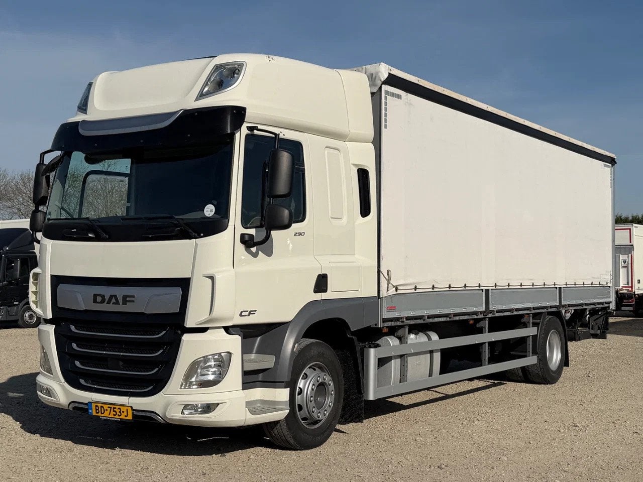 DAF CF 290 CF 290 EURO6. 2020. Schuifzeil bakwagen met Laadk, Automaat, Achterwielaandrijving, Euro 6, 6700 cc