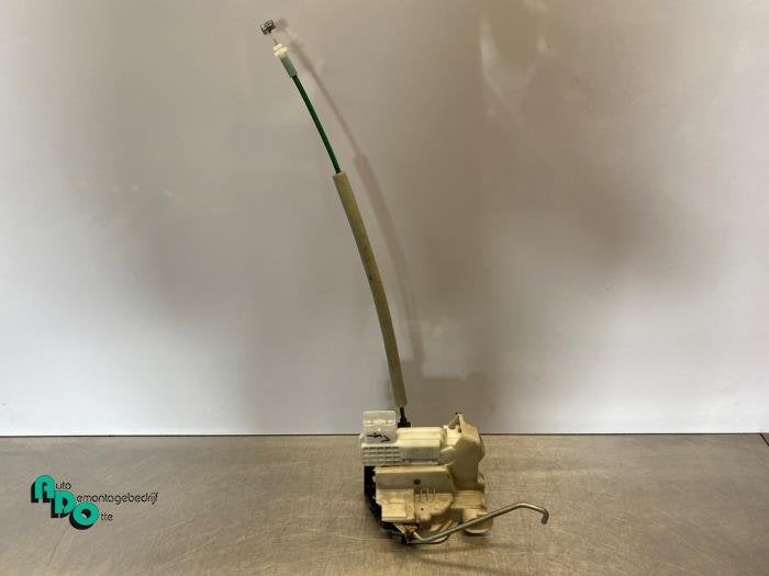 Serrure portière mécanique 4portes avant gauche d'un Kia R, Autos : Pièces & Accessoires, Carrosserie & Tôlerie, Kia, Utilisé